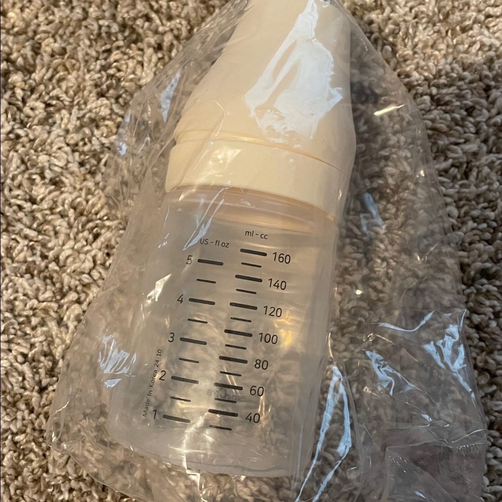 Spectra Wide Breast Flange Set with Bottles - Clear & White - Picture 4 of 7